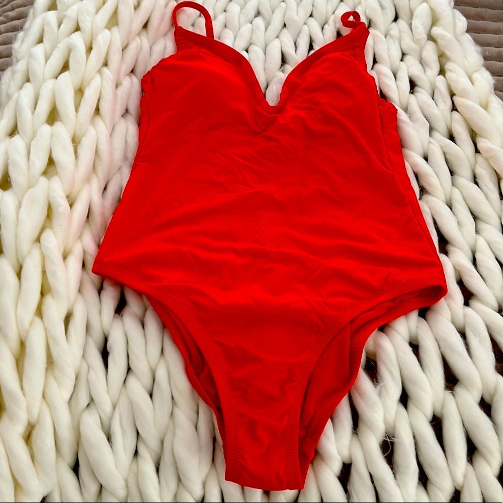 Kona sol one piece baithing suit NWT